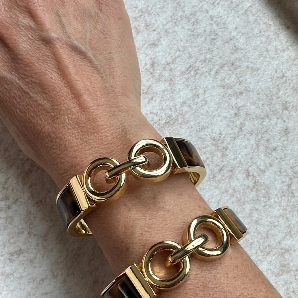 Elegant Gold and Tortoise Shell Women's Bracelet Set - Picture 5 of 6